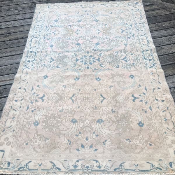 Vintage Persian Rug - 5x8