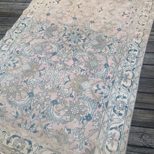 Vintage Persian Rug - 5x8