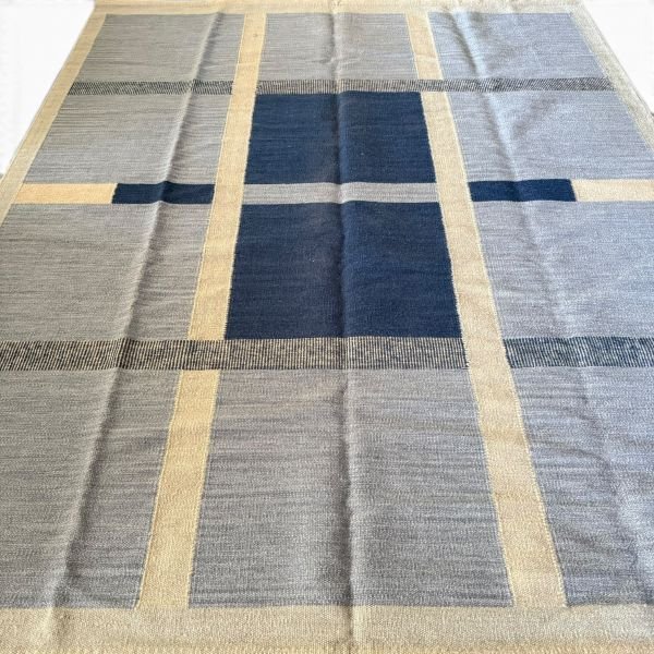 Modern Swedish-Inspired Kilim Rug | 8x10