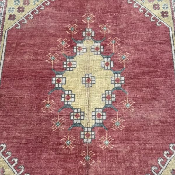 Antique Gördes Rug | Delicate Floral Motifs | 7x11