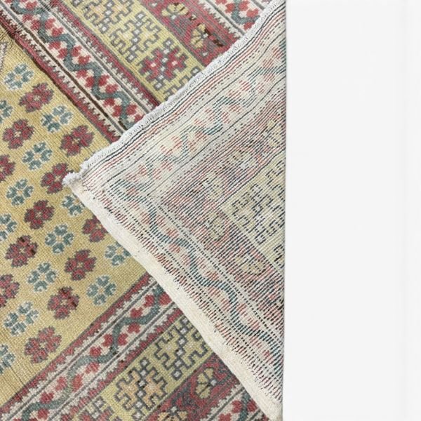 Antique Gördes Rug | Delicate Floral Motifs | 7x11