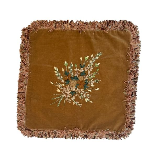 Vintage Embroidered Velvet Cushion Cover – Floral Bouquet, 16x16 Vintage velvet cushion cover with an embroidered floral bouquet in ivory, sage, dark green, and beige, finished with decorative fringe on all four sides. A charming accent for a collected interior.